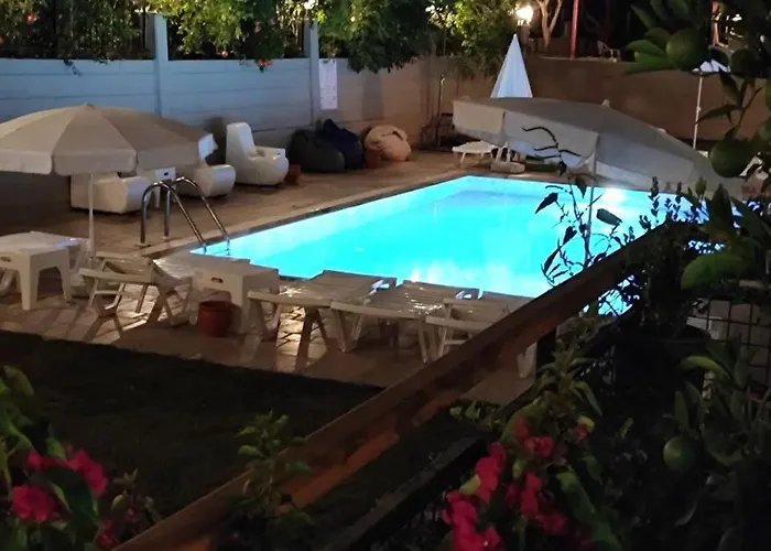 Luxury With Pool Side