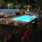 Luxury With Pool Side