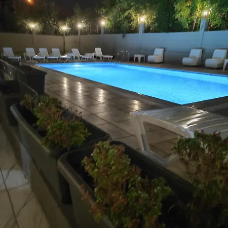 Vilă Luxury With Pool Side